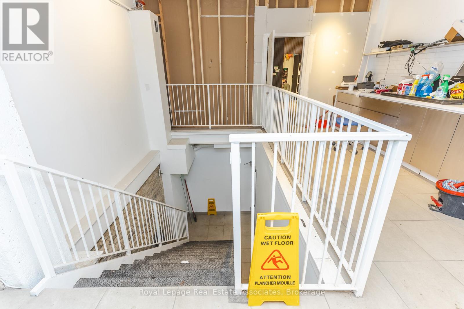 Main - 497 Bloor Street W, Toronto, Ontario  M5S 1Y2 - Photo 10 - C12990642