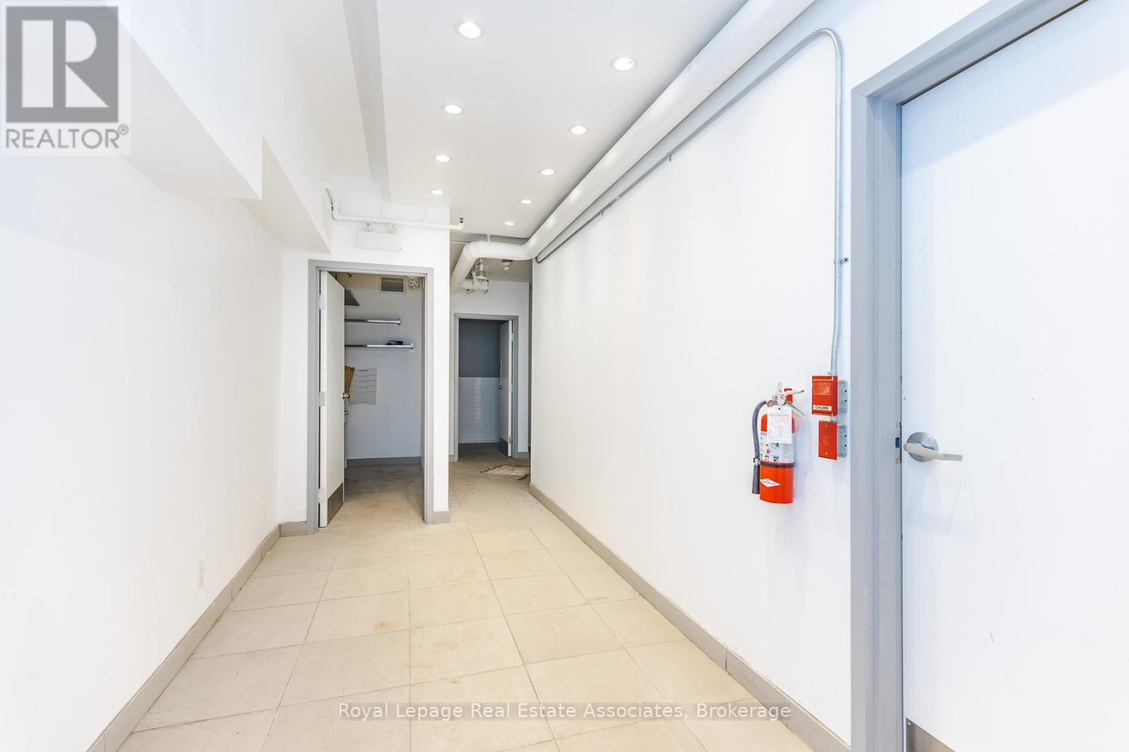 Main - 497 Bloor Street W, Toronto, Ontario  M5S 1Y2 - Photo 11 - C12990642
