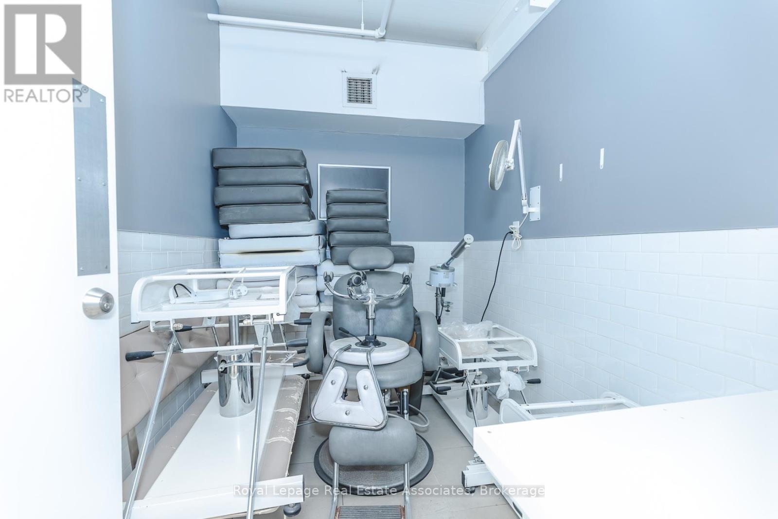 Main - 497 Bloor Street W, Toronto, Ontario  M5S 1Y2 - Photo 15 - C12990642