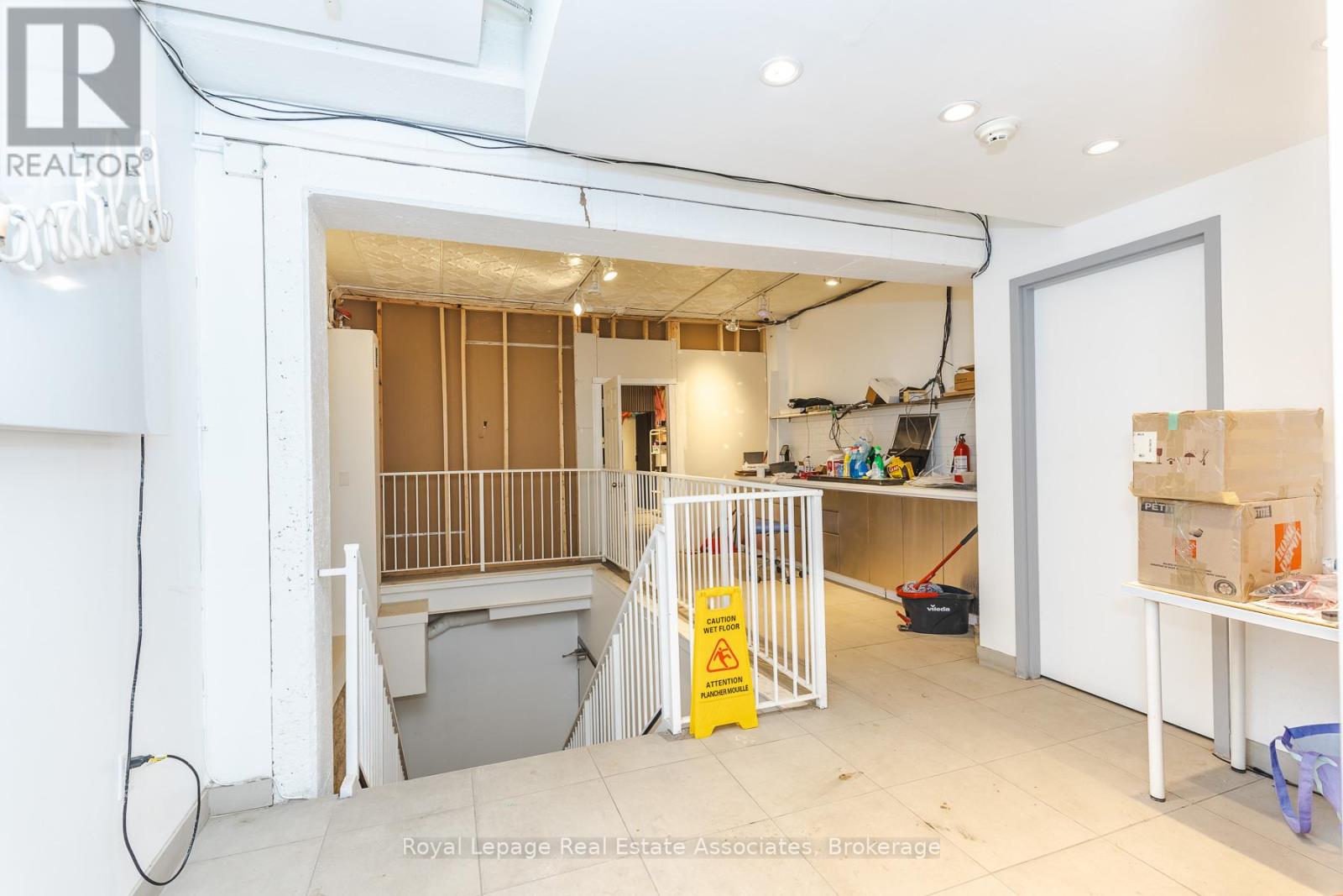 Main - 497 Bloor Street W, Toronto, Ontario  M5S 1Y2 - Photo 9 - C12990642