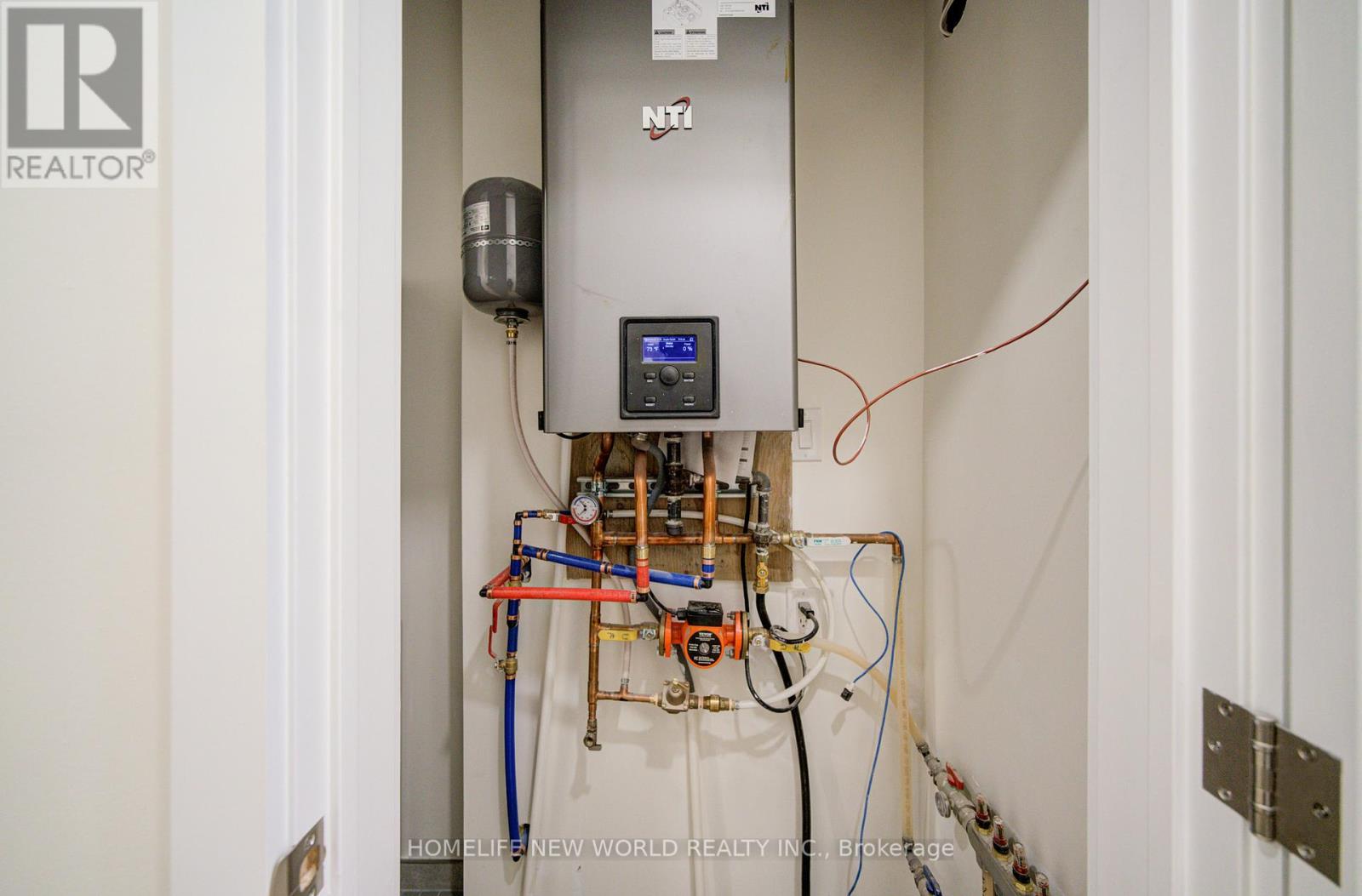 Unit 1 (Main Level) - 78 Gladstone Avenue, Toronto, Ontario  M6J 3K8 - Photo 11 - C12990658