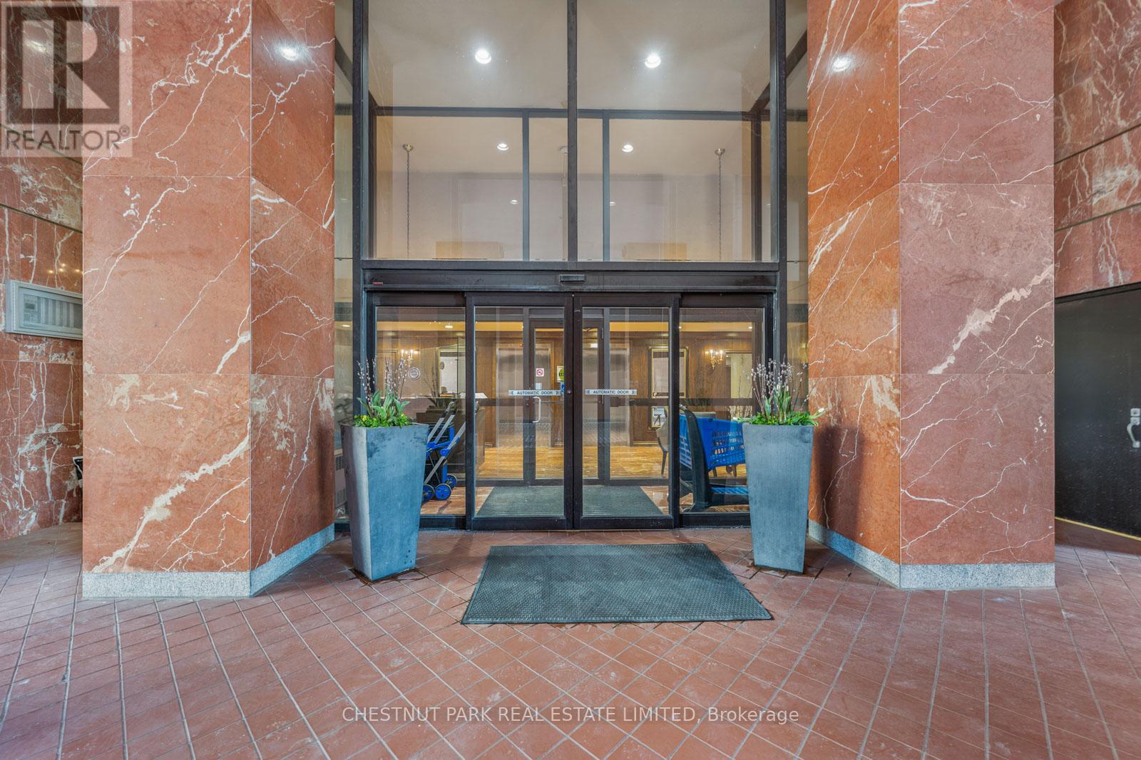 Th13 - 260 Heath Street W, Toronto, Ontario  M5P 3L6 - Photo 3 - C12990698