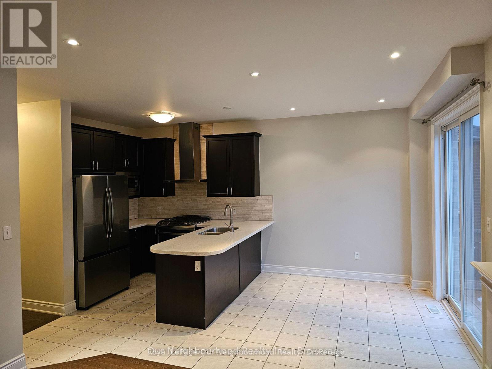 151 Presidial Avenue, Oshawa, Ontario  L1L 0H1 - Photo 3 - E12990640