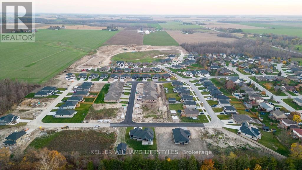 108 Leneve Street, Lambton Shores, Ontario  N0N 1J0 - Photo 43 - X12969432