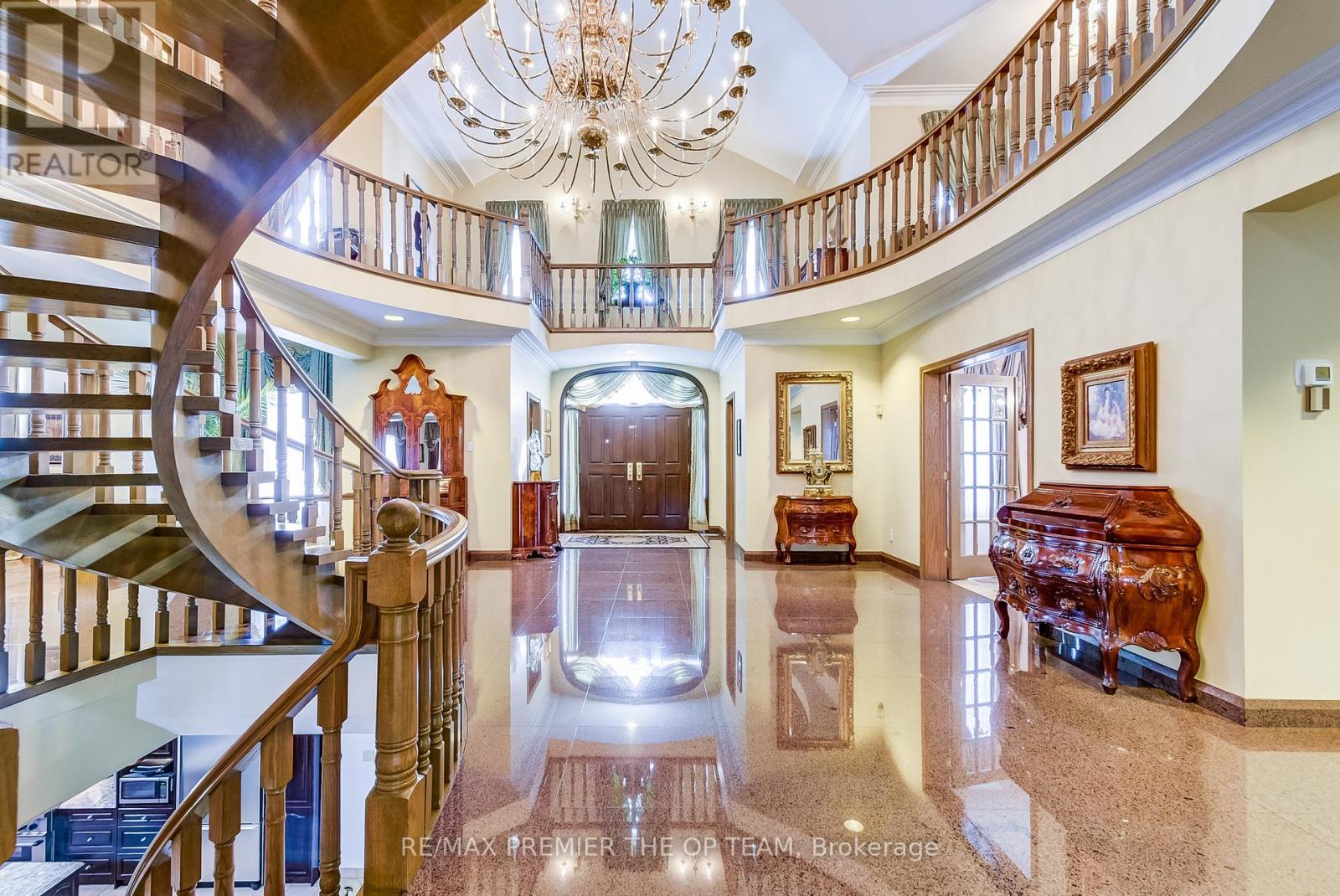 118 Cowan Drive, Vaughan, Ontario  L4L 3E9 - Photo 4 - N12990568