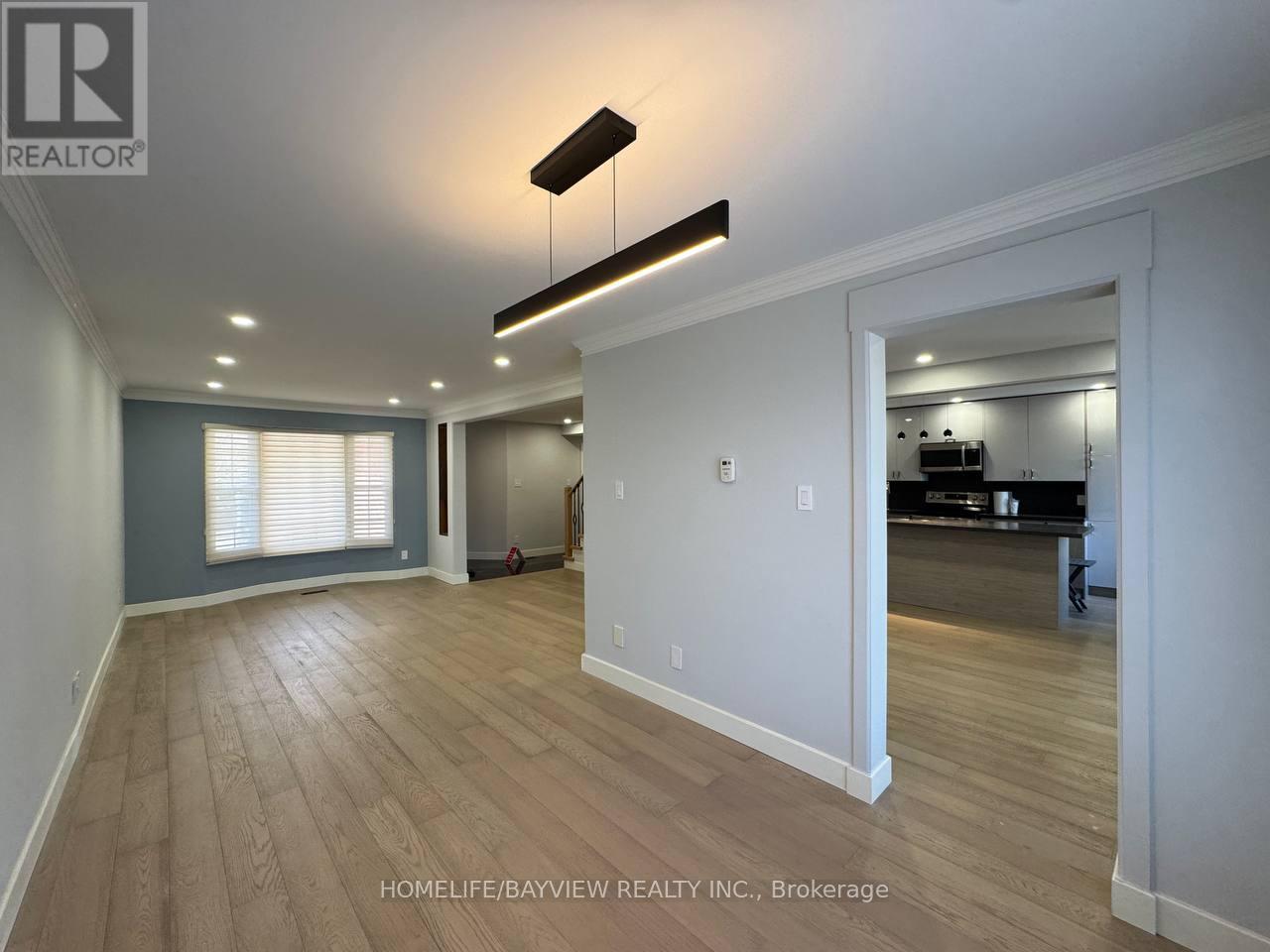 4 Mendys Forest(Main), Aurora, Ontario  L4G 5A3 - Photo 12 - N12990582