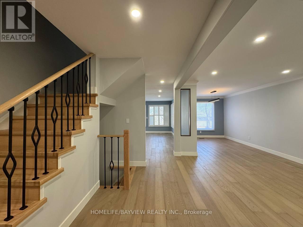 4 Mendys Forest(Main), Aurora, Ontario  L4G 5A3 - Photo 13 - N12990582