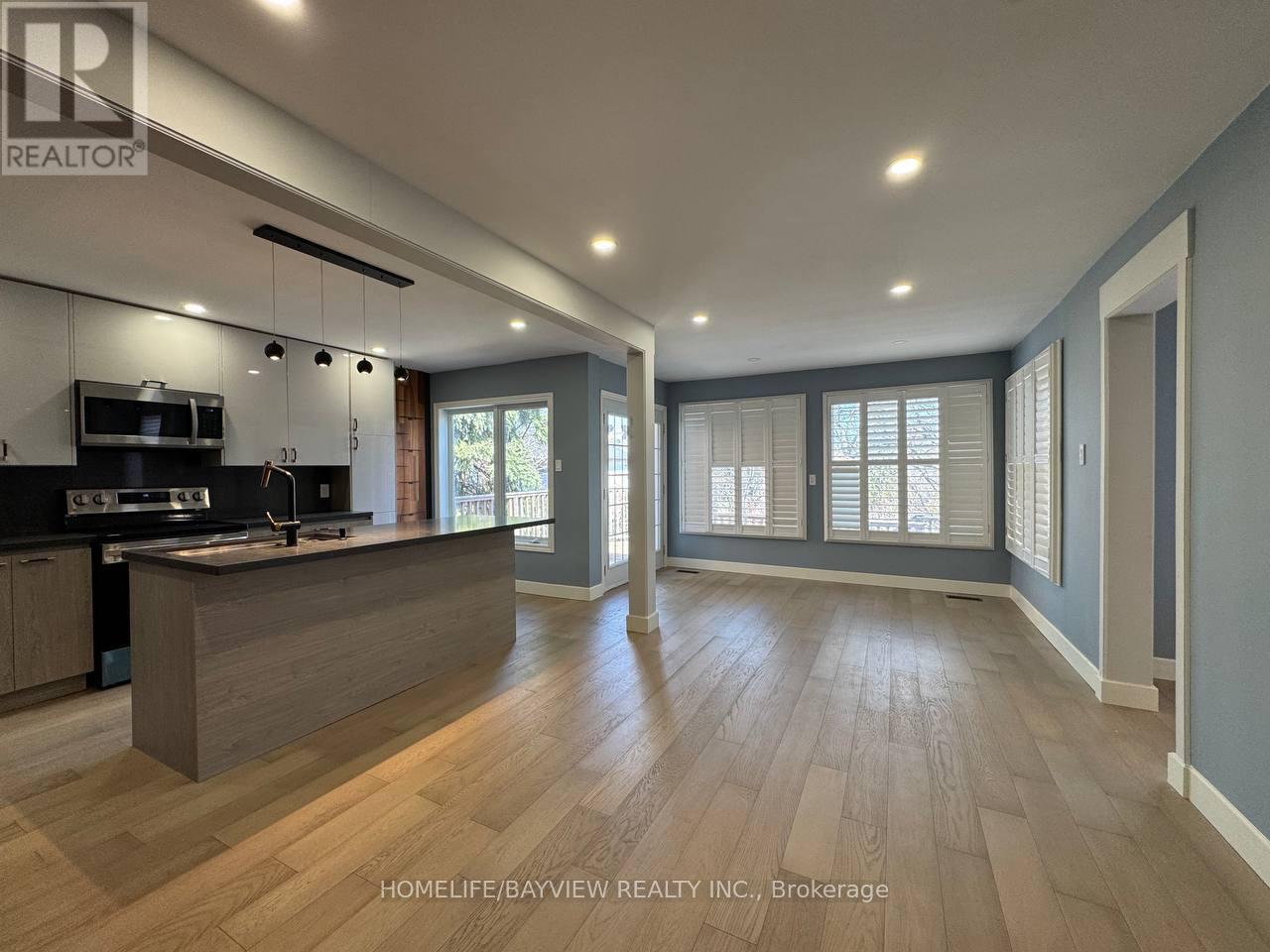 4 Mendys Forest(Main), Aurora, Ontario  L4G 5A3 - Photo 16 - N12990582