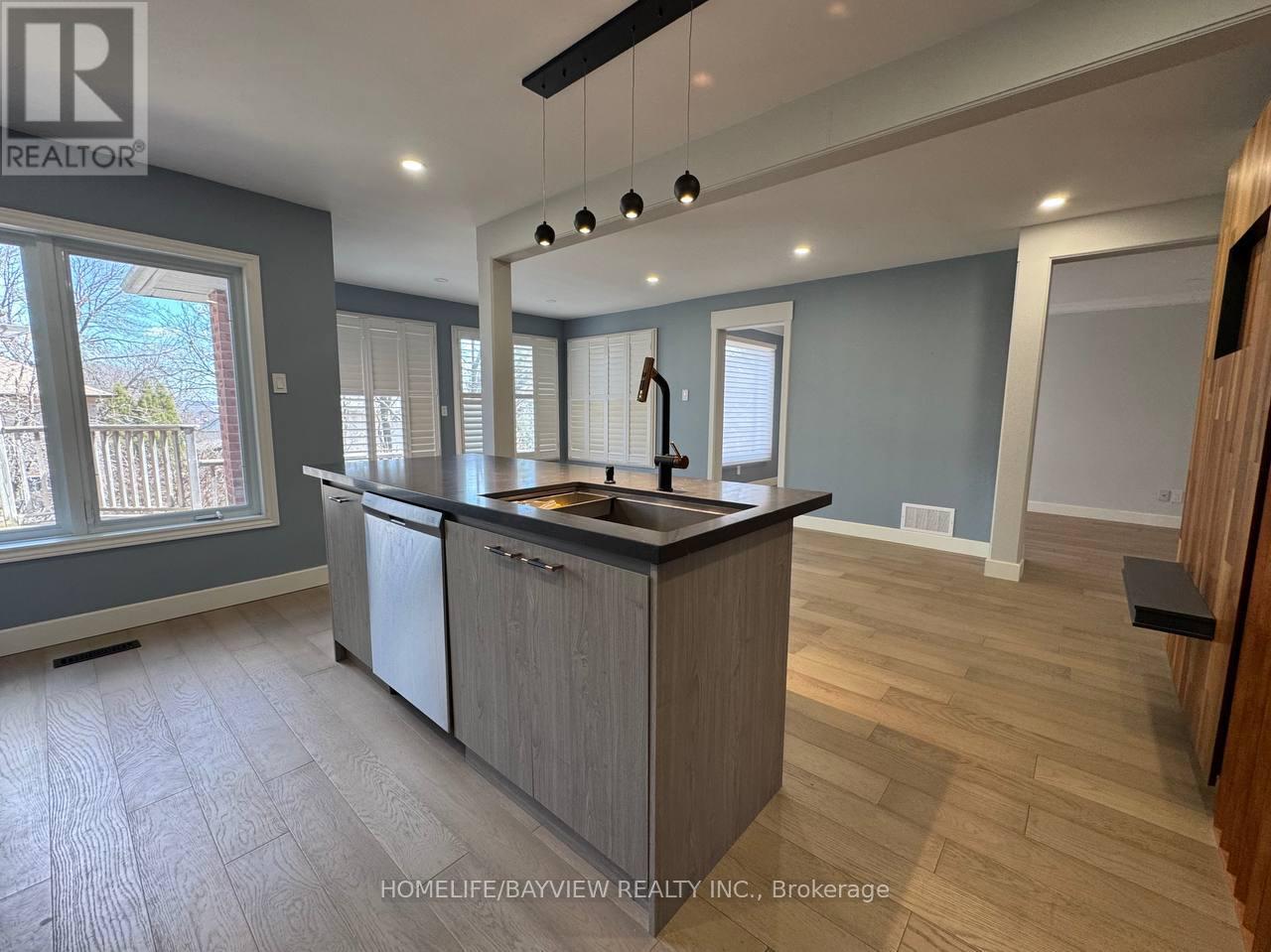 4 Mendys Forest(Main), Aurora, Ontario  L4G 5A3 - Photo 21 - N12990582