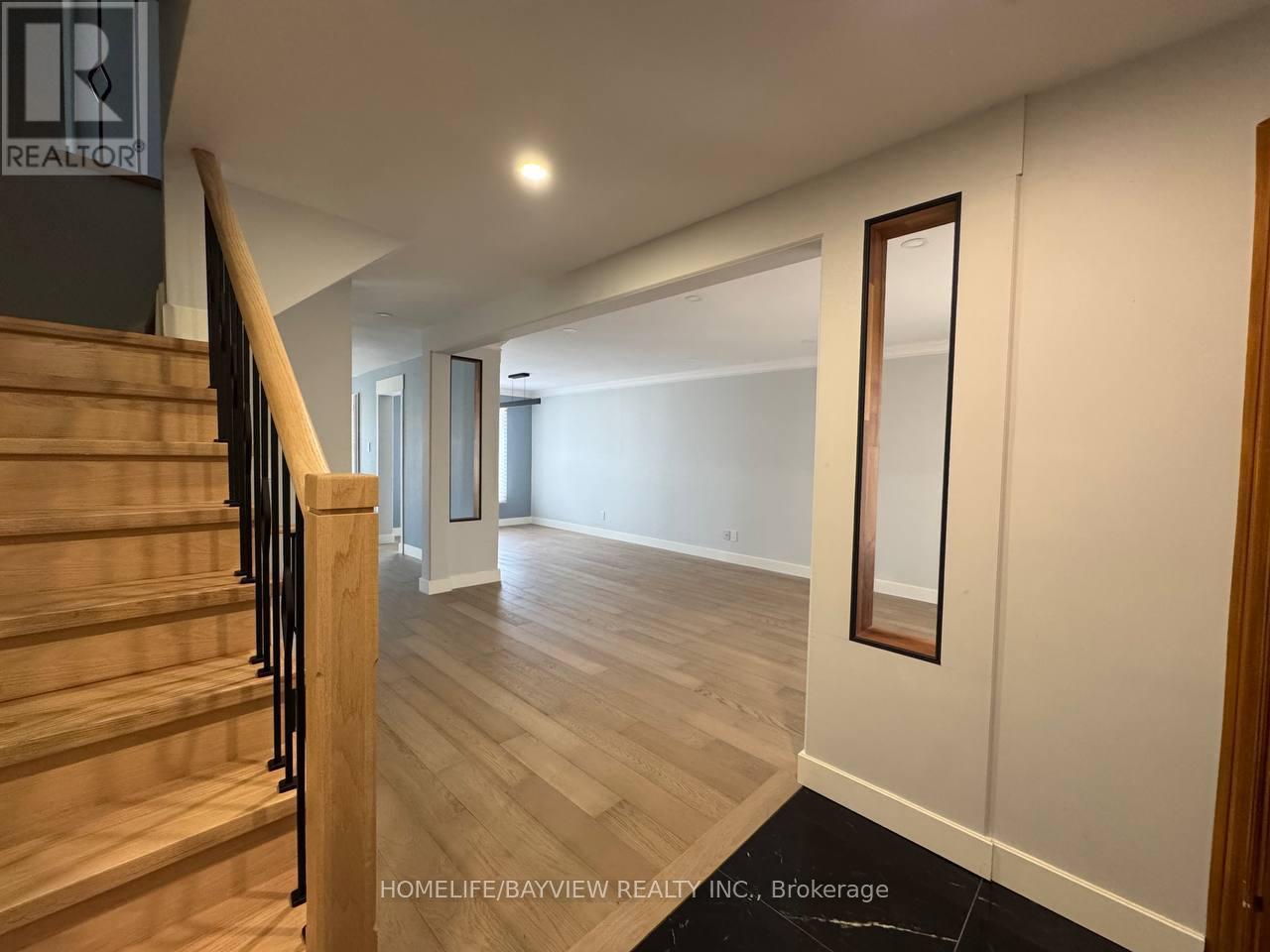 4 Mendys Forest(Main), Aurora, Ontario  L4G 5A3 - Photo 7 - N12990582