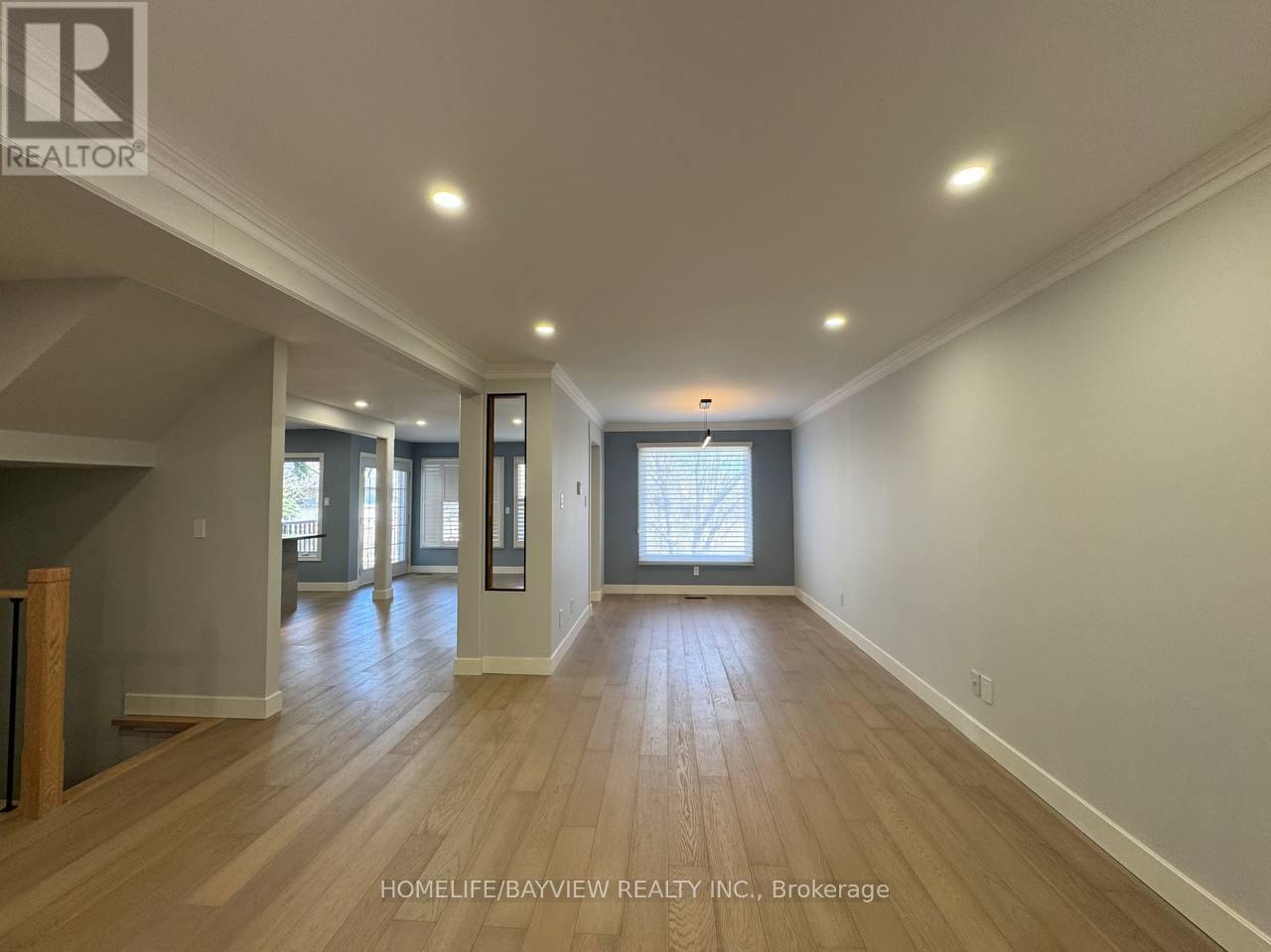 4 Mendys Forest(Main), Aurora, Ontario  L4G 5A3 - Photo 9 - N12990582