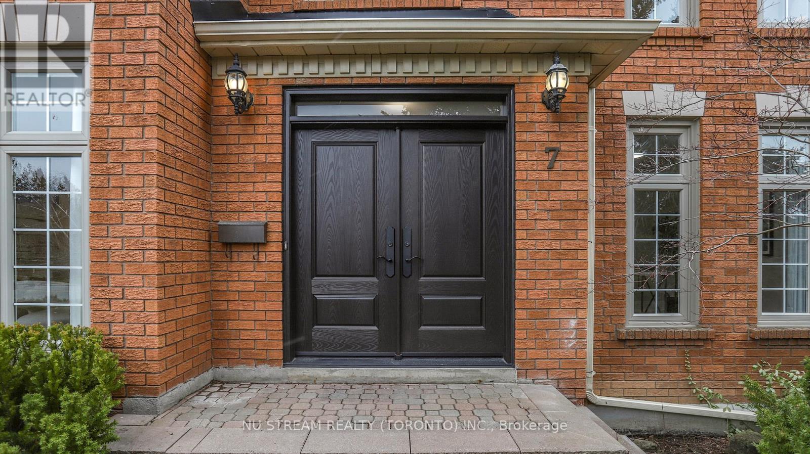 7 Boake Trail, Richmond Hill, Ontario  L4B 2H2 - Photo 2 - N12990638