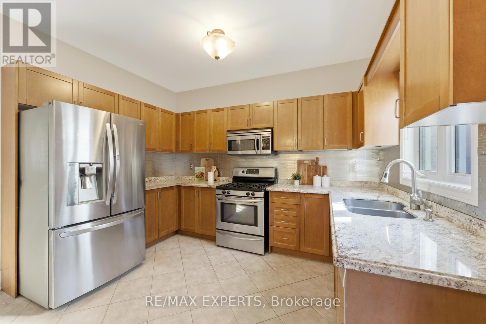 219 Regency View Heights, Vaughan, Ontario  L6A 3V3 - Photo 11 - N12990654