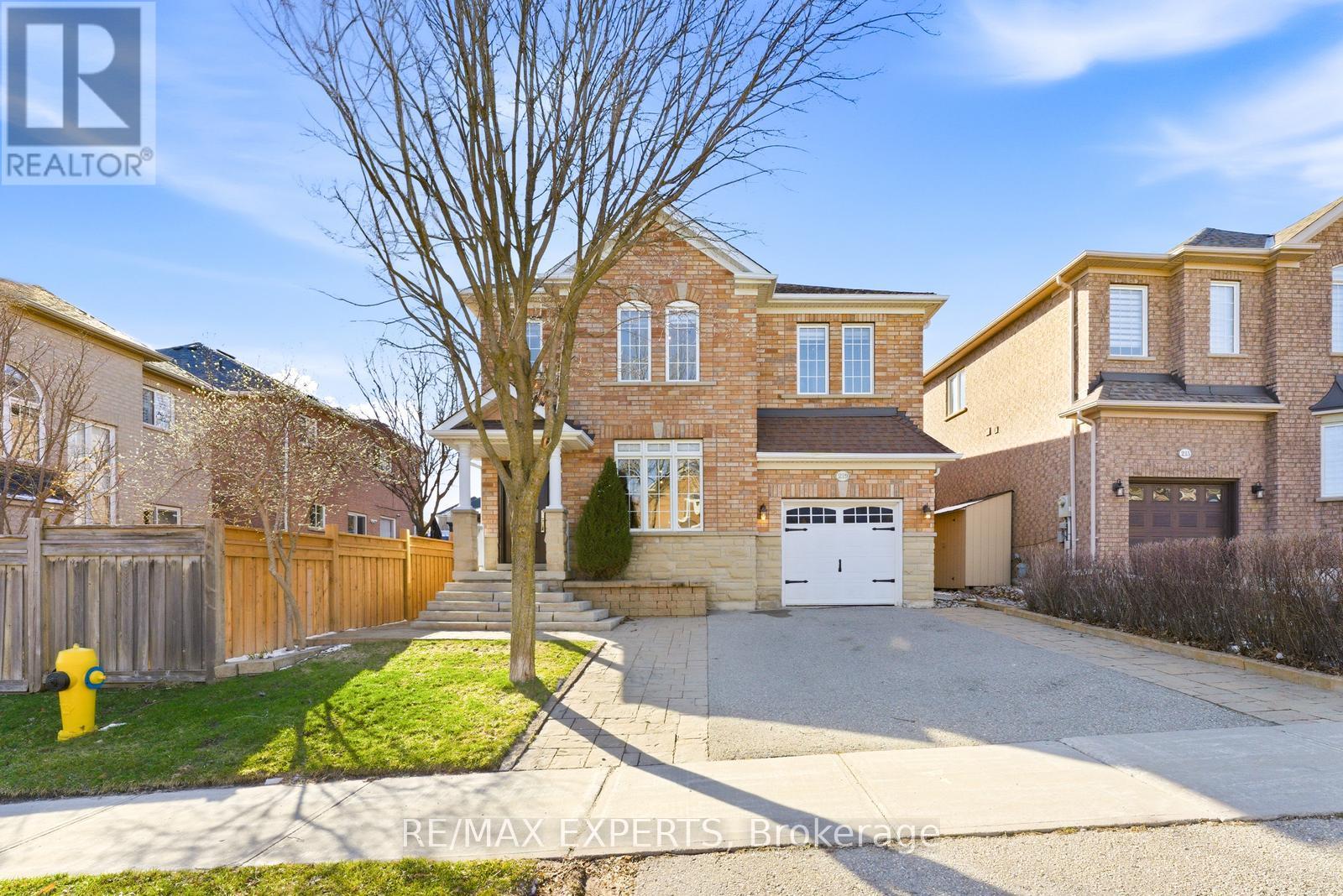 219 Regency View Heights, Vaughan, Ontario  L6A 3V3 - Photo 2 - N12990654