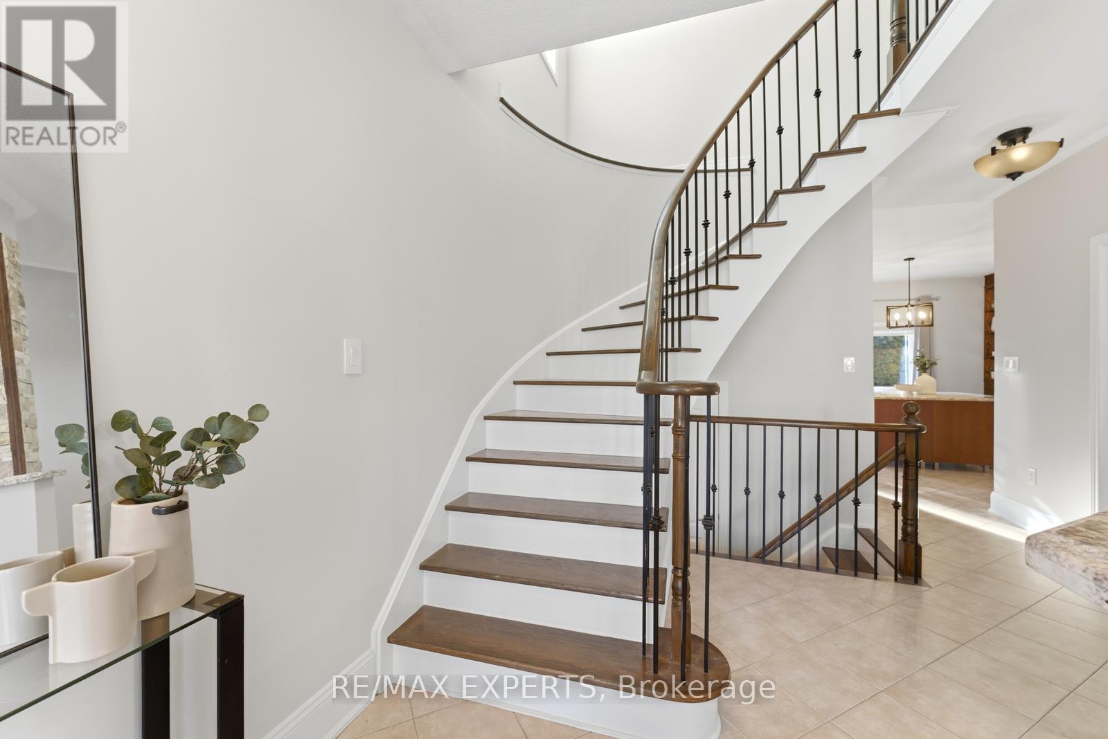 219 Regency View Heights, Vaughan, Ontario  L6A 3V3 - Photo 21 - N12990654