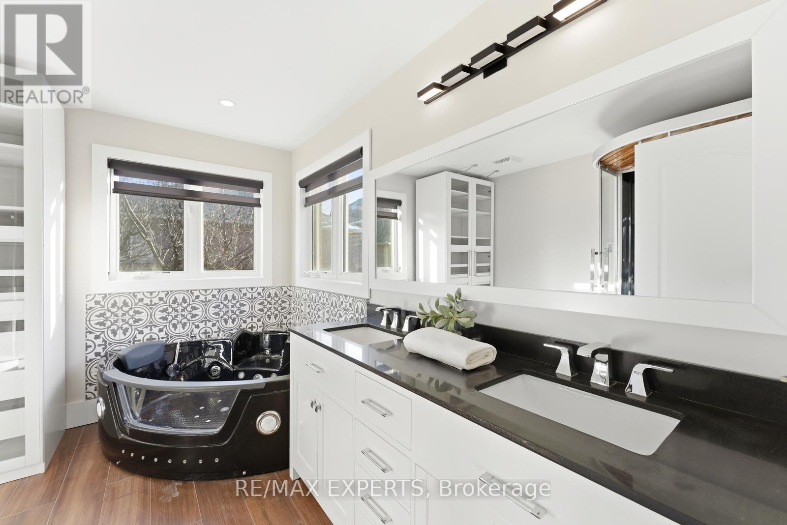 219 Regency View Heights, Vaughan, Ontario  L6A 3V3 - Photo 25 - N12990654