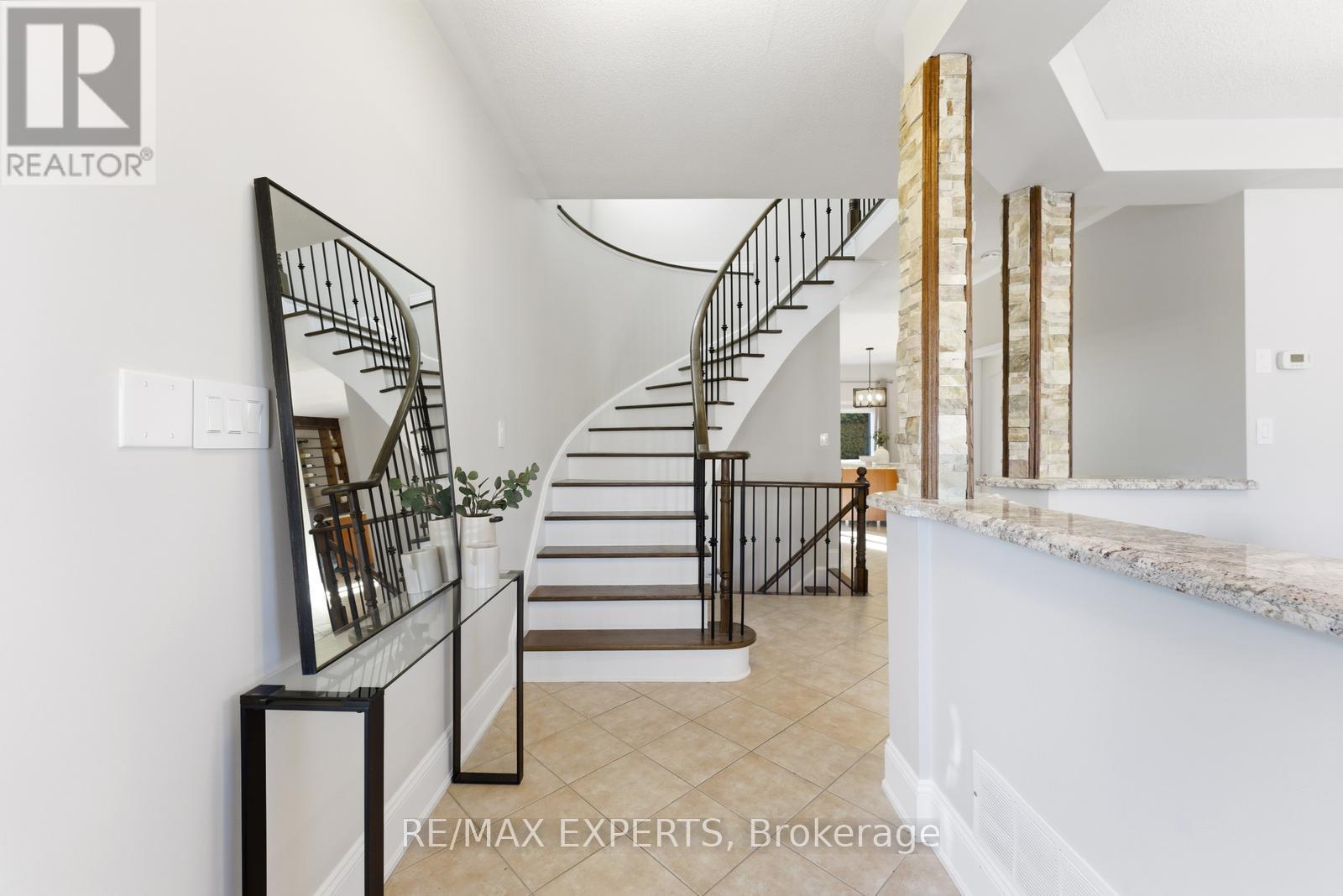 219 Regency View Heights, Vaughan, Ontario  L6A 3V3 - Photo 4 - N12990654