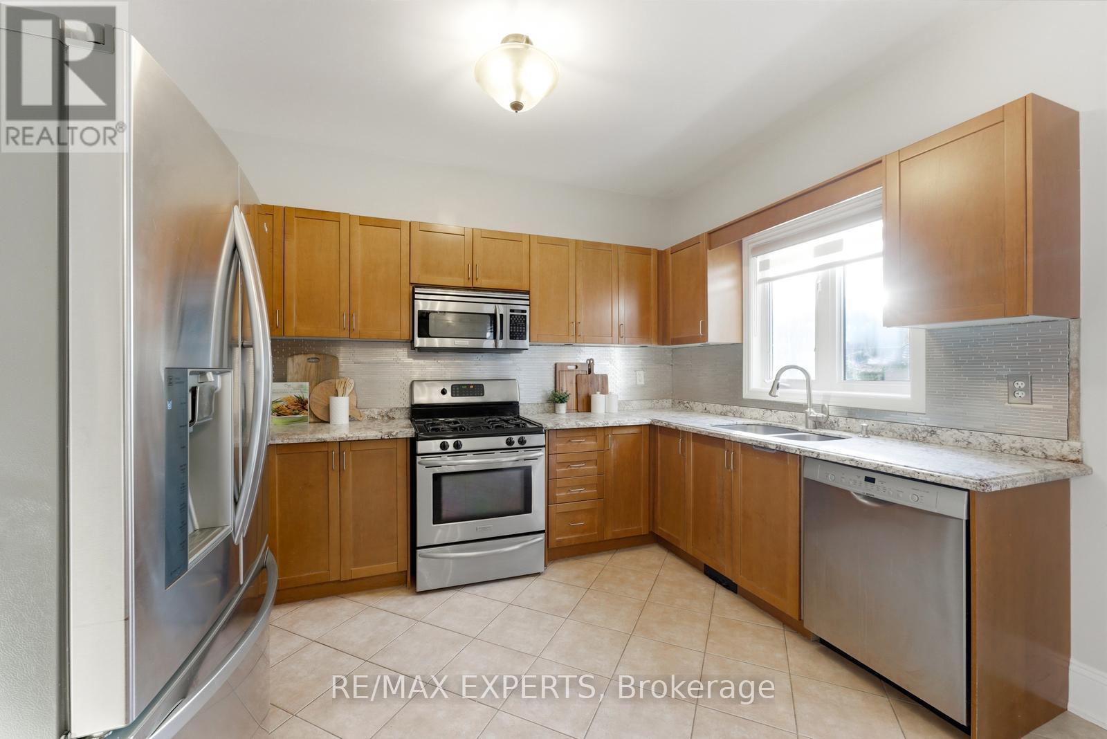 219 Regency View Heights, Vaughan, Ontario  L6A 3V3 - Photo 9 - N12990654