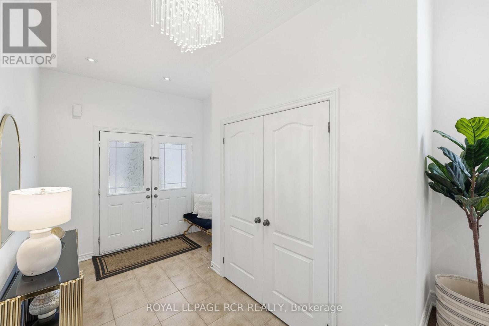 18 Kerr Lane, Aurora, Ontario  L4G 0E5 - Photo 2 - N12990670