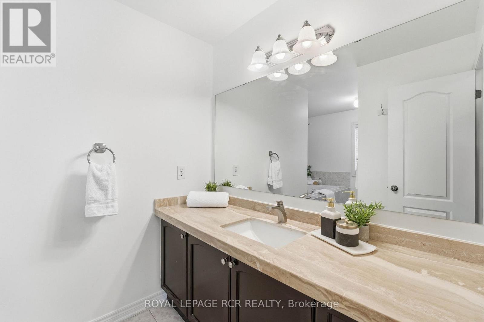 18 Kerr Lane, Aurora, Ontario  L4G 0E5 - Photo 23 - N12990670