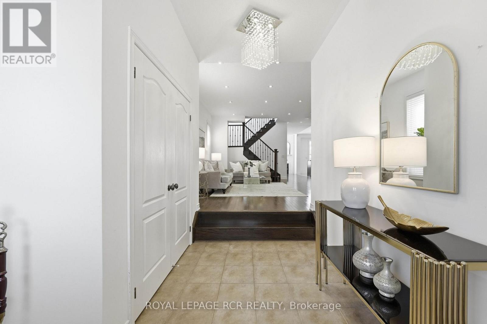 18 Kerr Lane, Aurora, Ontario  L4G 0E5 - Photo 3 - N12990670