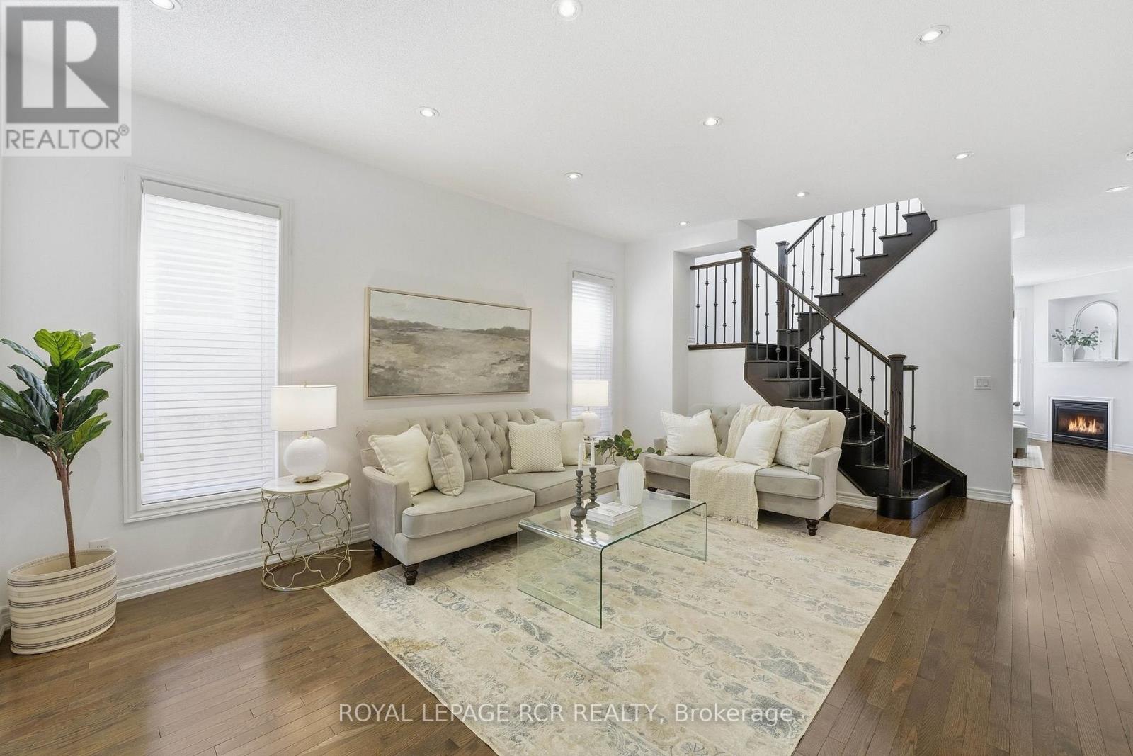 18 Kerr Lane, Aurora, Ontario  L4G 0E5 - Photo 7 - N12990670