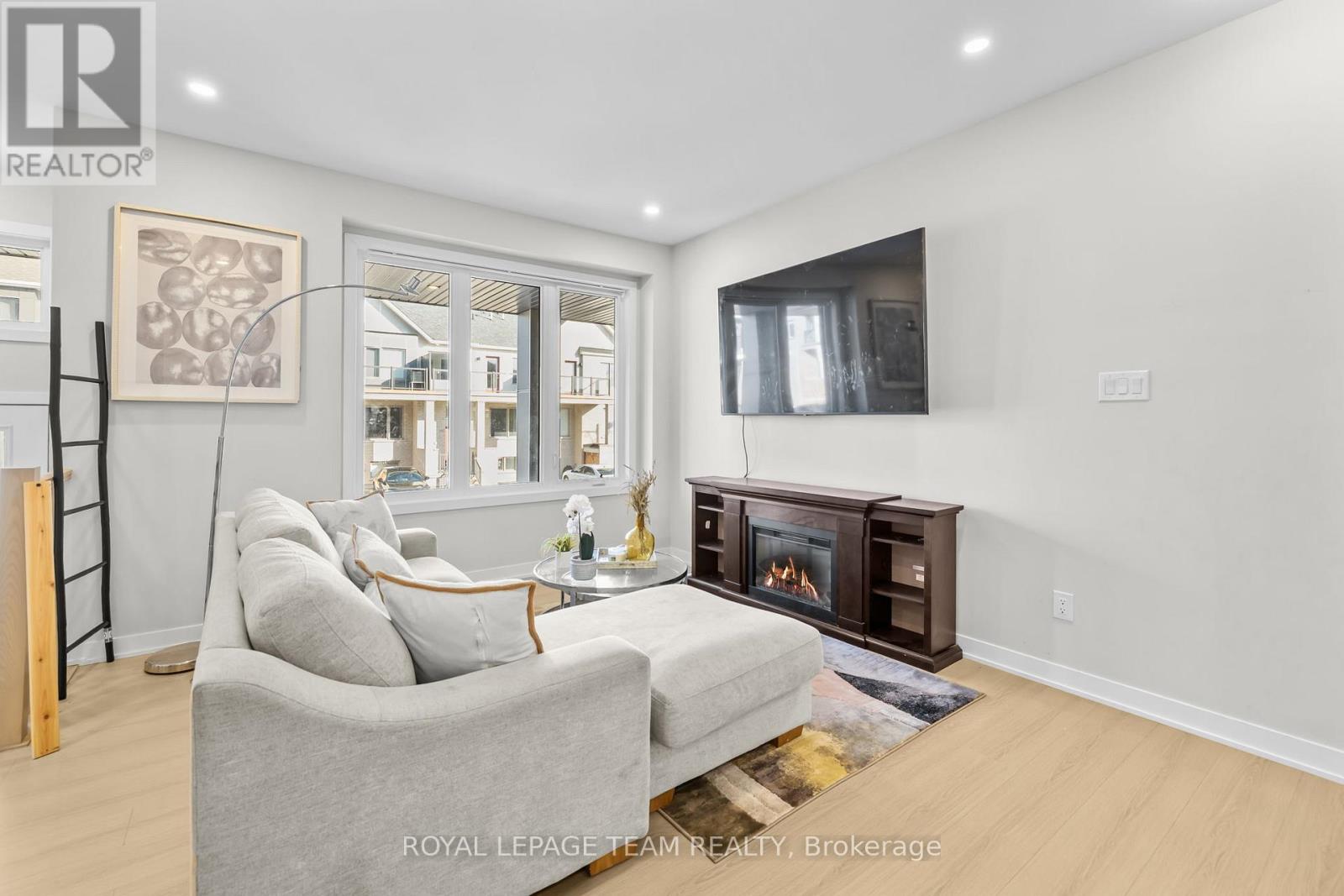 307 Catsfoot Walk, Ottawa, Ontario  K2J 7G9 - Photo 4 - X12938730