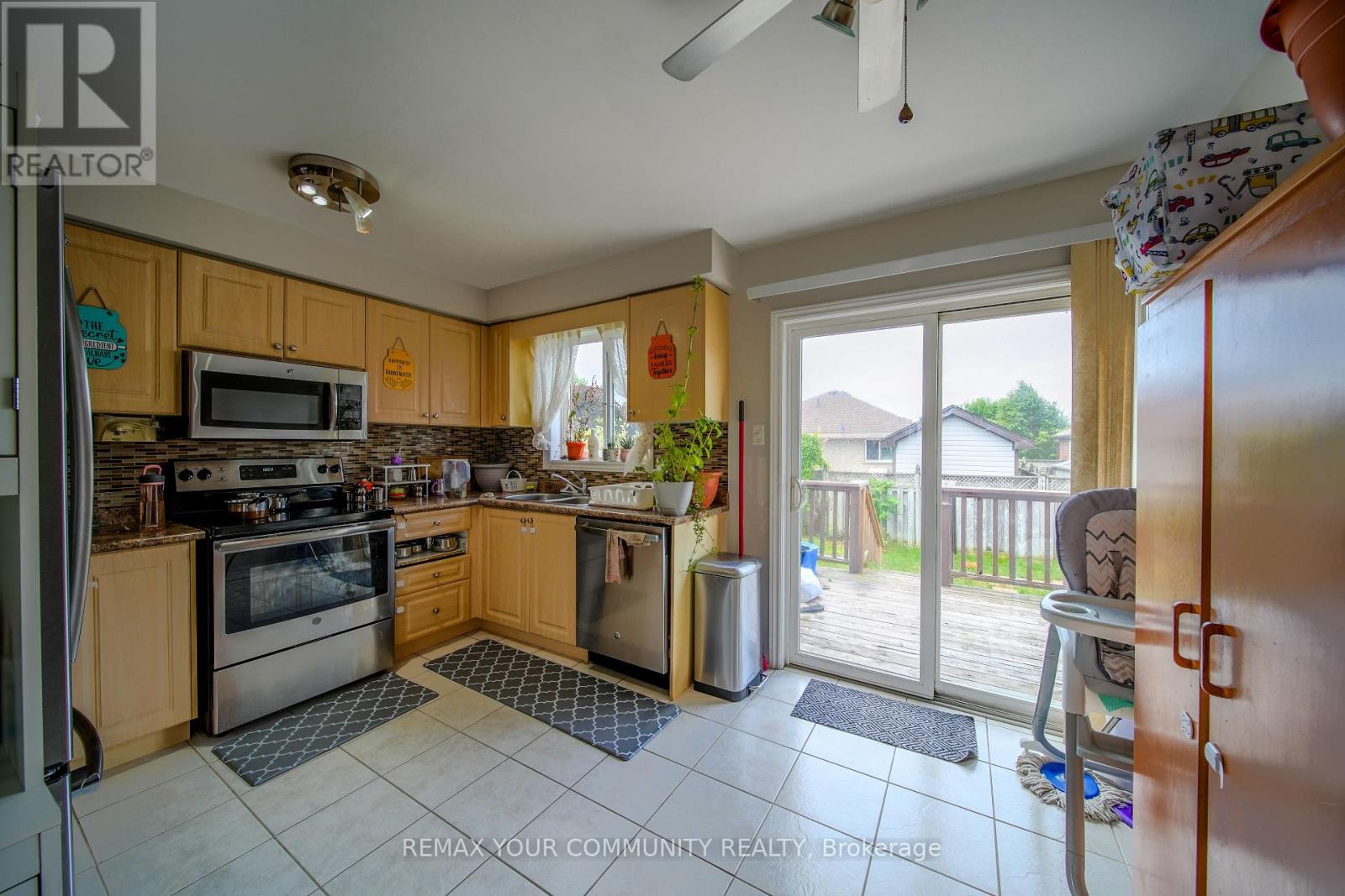 114 Bird Street, Barrie, Ontario  L4N 0W6 - Photo 12 - S12990606