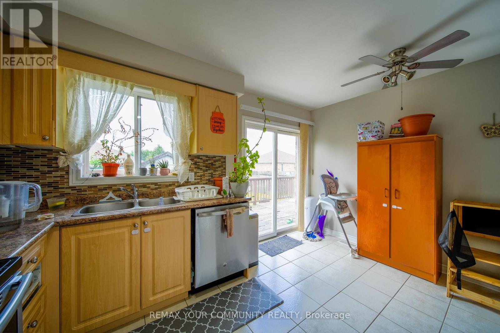 114 Bird Street, Barrie, Ontario  L4N 0W6 - Photo 15 - S12990606