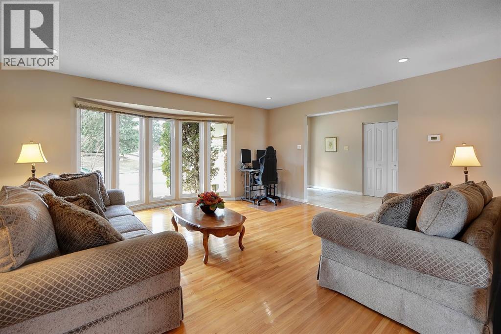 1102 Lake Christina Way Se, Calgary, Alberta  T2J 2R3 - Photo 9 - A2296764