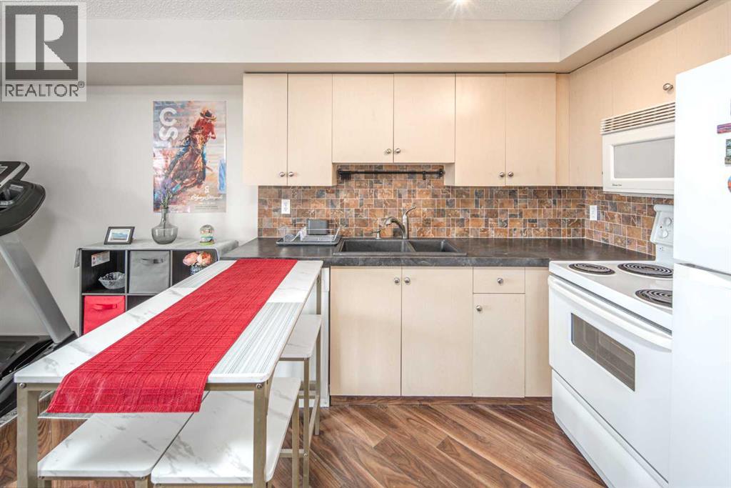 307, 17 Country Village Bay NE, Calgary, Alberta  T3K 5Z3 - Photo 2 - A2300022