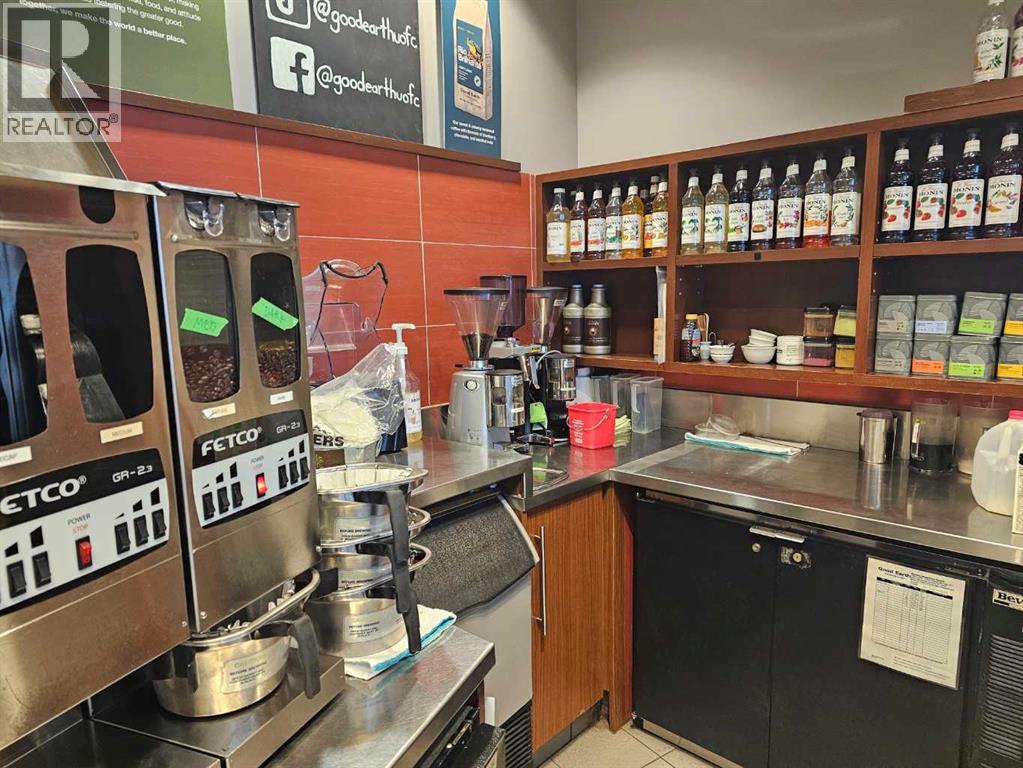 856 Campus Place NW, Calgary, Alberta  T2N 1N4 - Photo 4 - A2300781