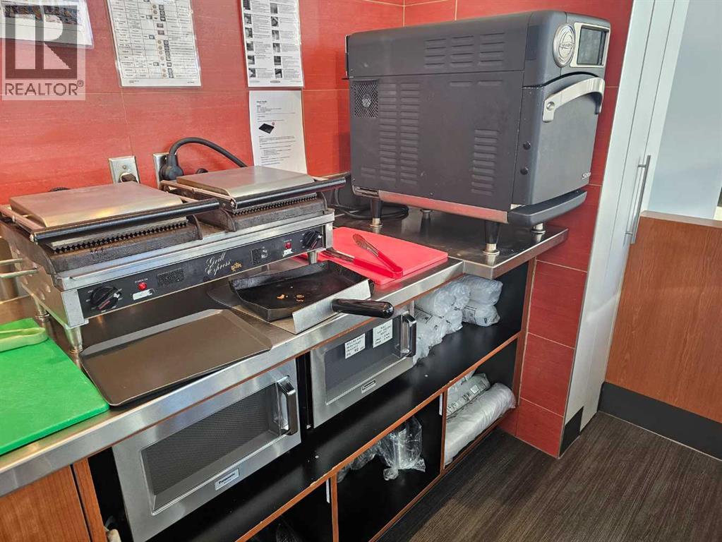 856 Campus Place NW, Calgary, Alberta  T2N 1N4 - Photo 5 - A2300781