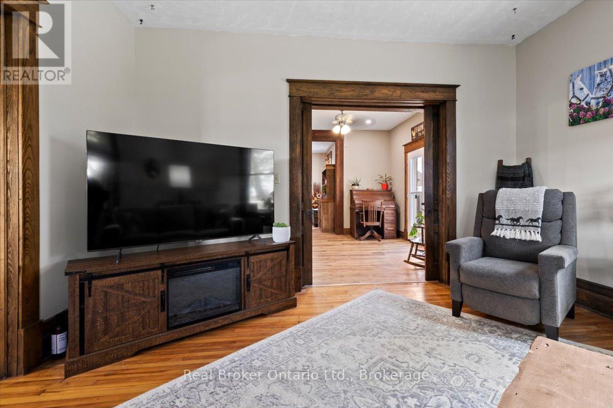 241787 16 Concession, West Grey, Ontario  N0G 2M0 - Photo 12 - X12901796