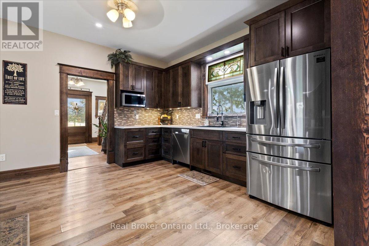 241787 16 Concession, West Grey, Ontario  N0G 2M0 - Photo 7 - X12901796