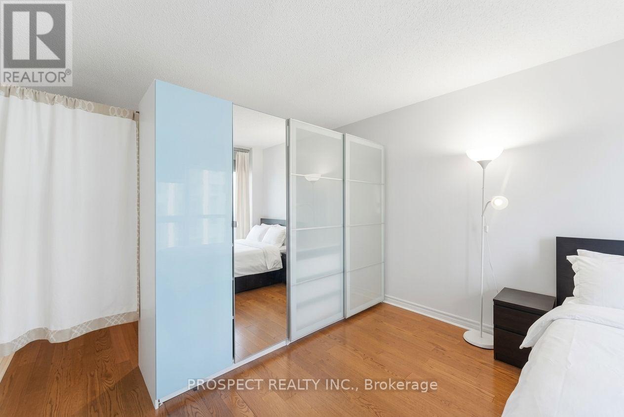 2411 - 763 Bay Street, Toronto, Ontario  M5G 2R3 - Photo 9 - C12960428