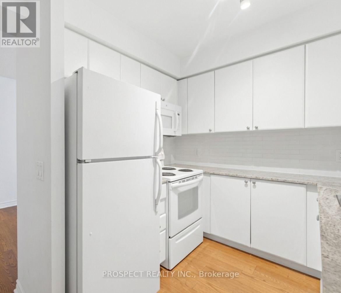 2411 - 763 Bay Street, Toronto, Ontario  M5G 2R3 - Photo 18 - C12960428