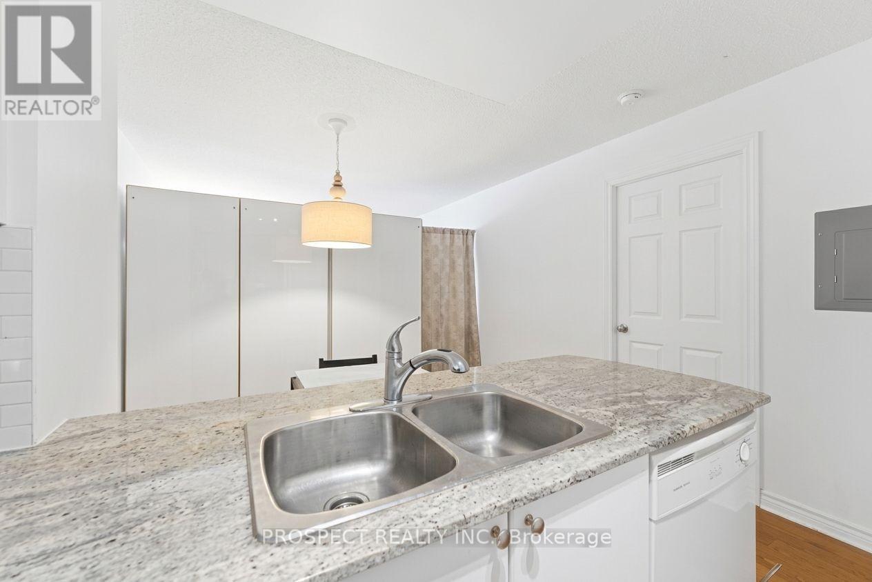 2411 - 763 Bay Street, Toronto, Ontario  M5G 2R3 - Photo 7 - C12960428