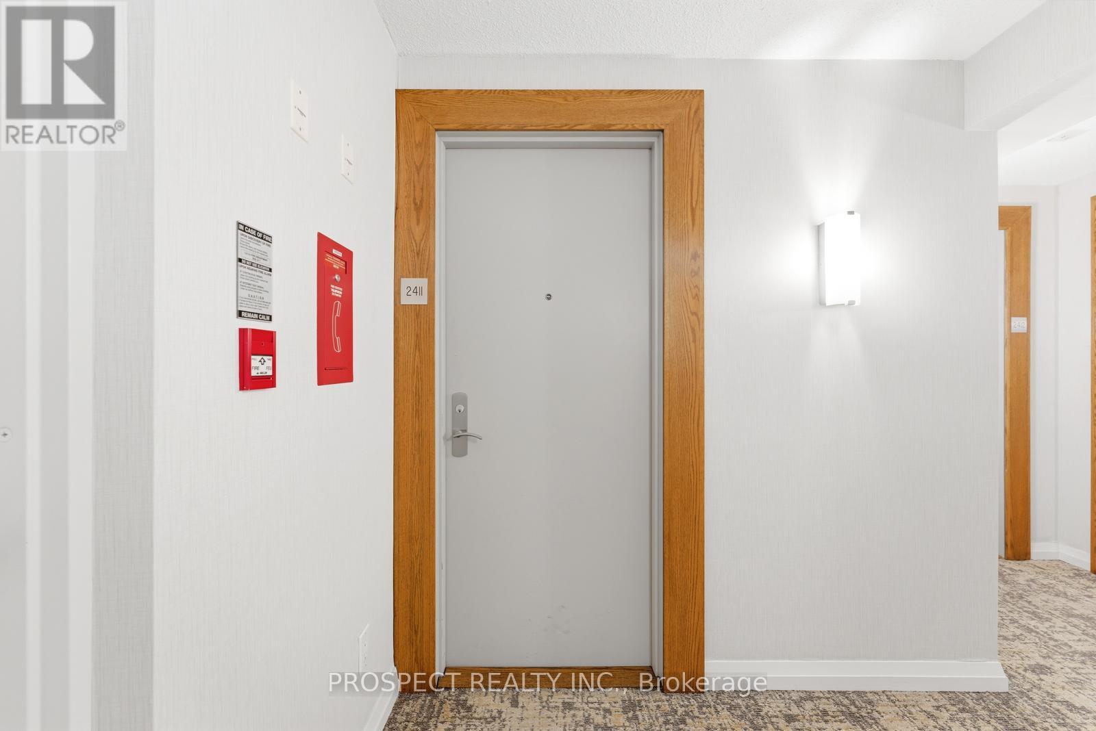 2411 - 763 Bay Street, Toronto, Ontario  M5G 2R3 - Photo 5 - C12960428