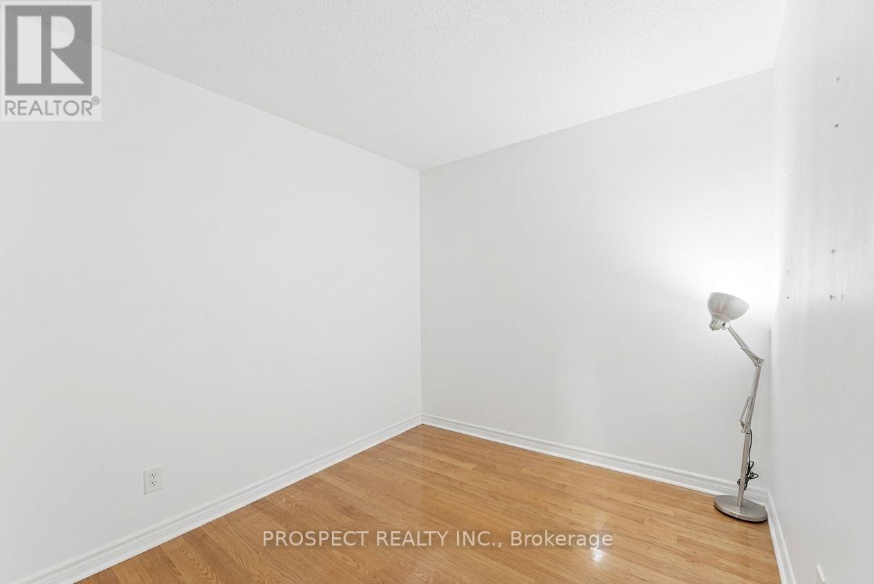 2411 - 763 Bay Street, Toronto, Ontario  M5G 2R3 - Photo 6 - C12960428
