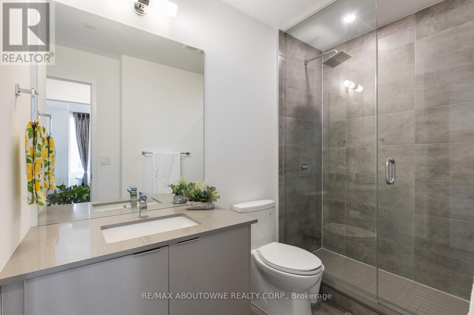 2207 - 297 Oak Walk Drive, Oakville, Ontario  L6H 3R6 - Photo 10 - W12990502