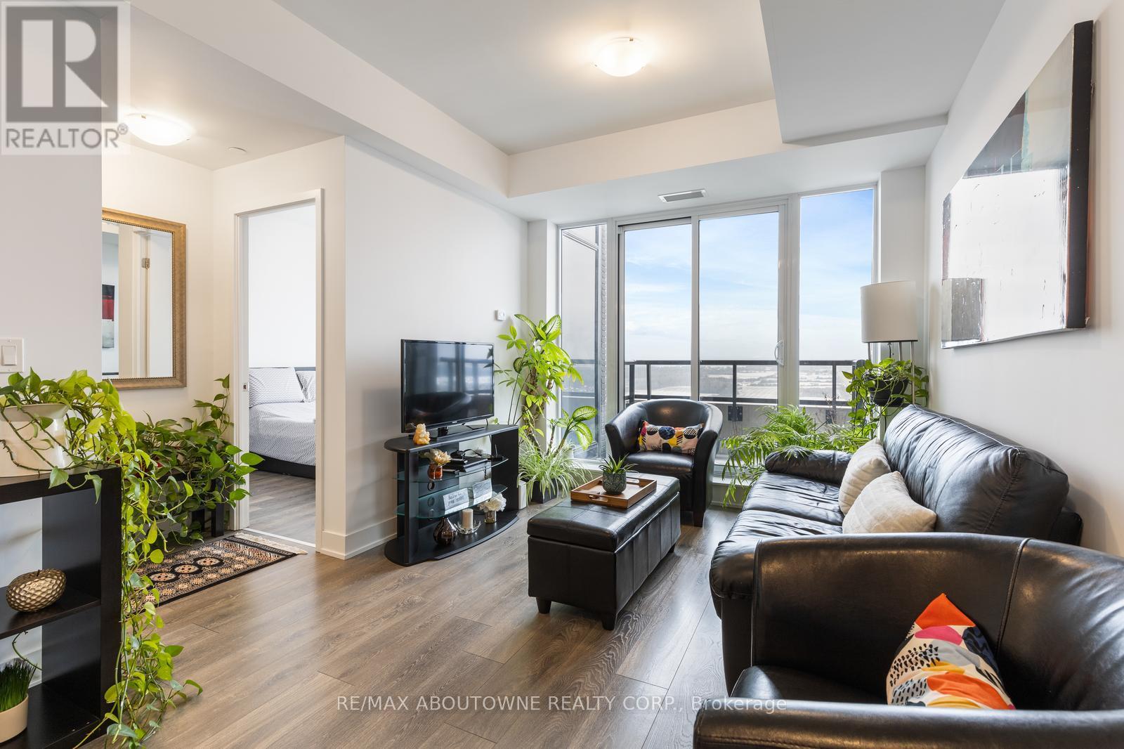 2207 - 297 Oak Walk Drive, Oakville, Ontario  L6H 3R6 - Photo 5 - W12990502