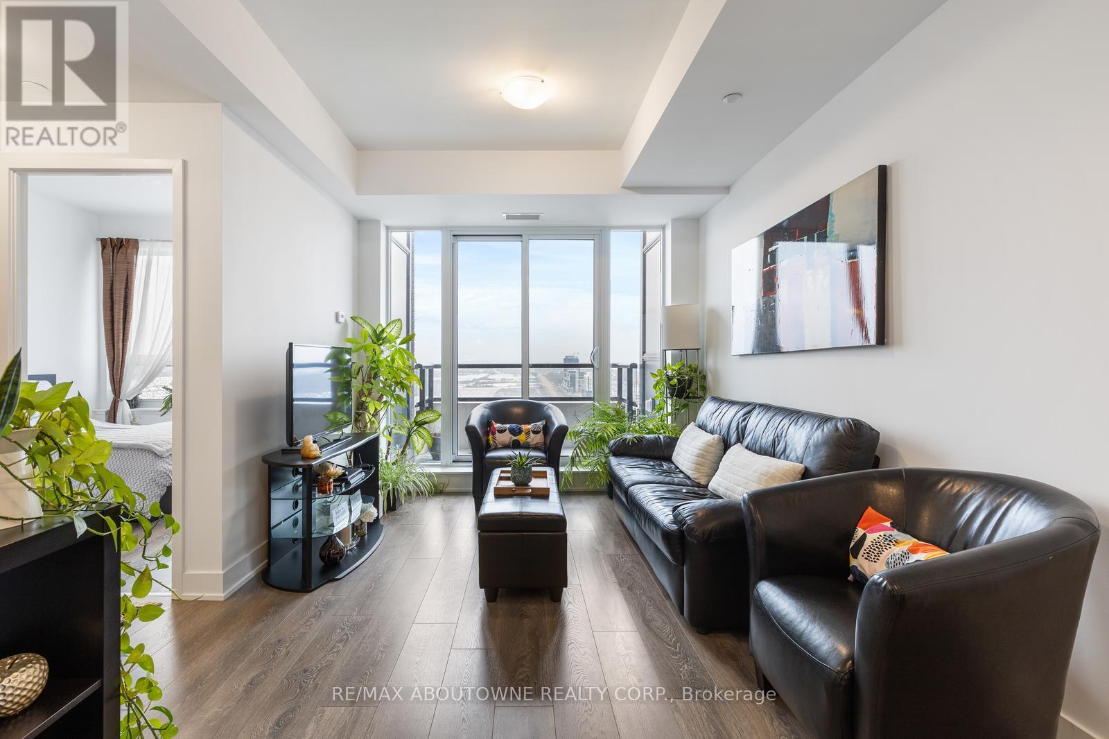 2207 - 297 Oak Walk Drive, Oakville, Ontario  L6H 3R6 - Photo 6 - W12990502