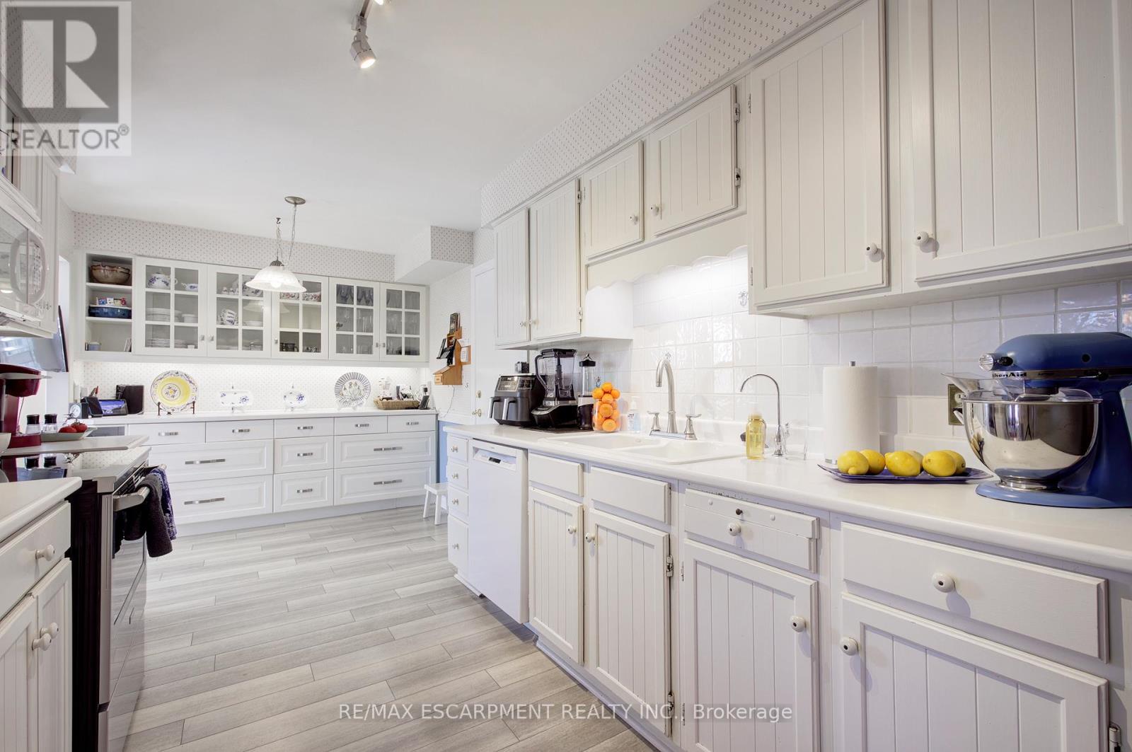 1233 Havendale Boulevard, Burlington, Ontario  L7P 3S1 - Photo 19 - W12990524