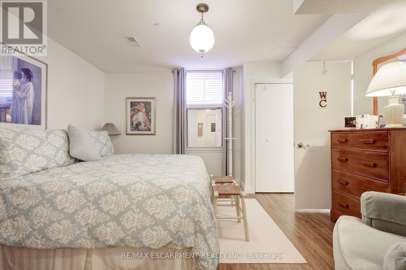 1233 Havendale Boulevard, Burlington, Ontario  L7P 3S1 - Photo 41 - W12990524