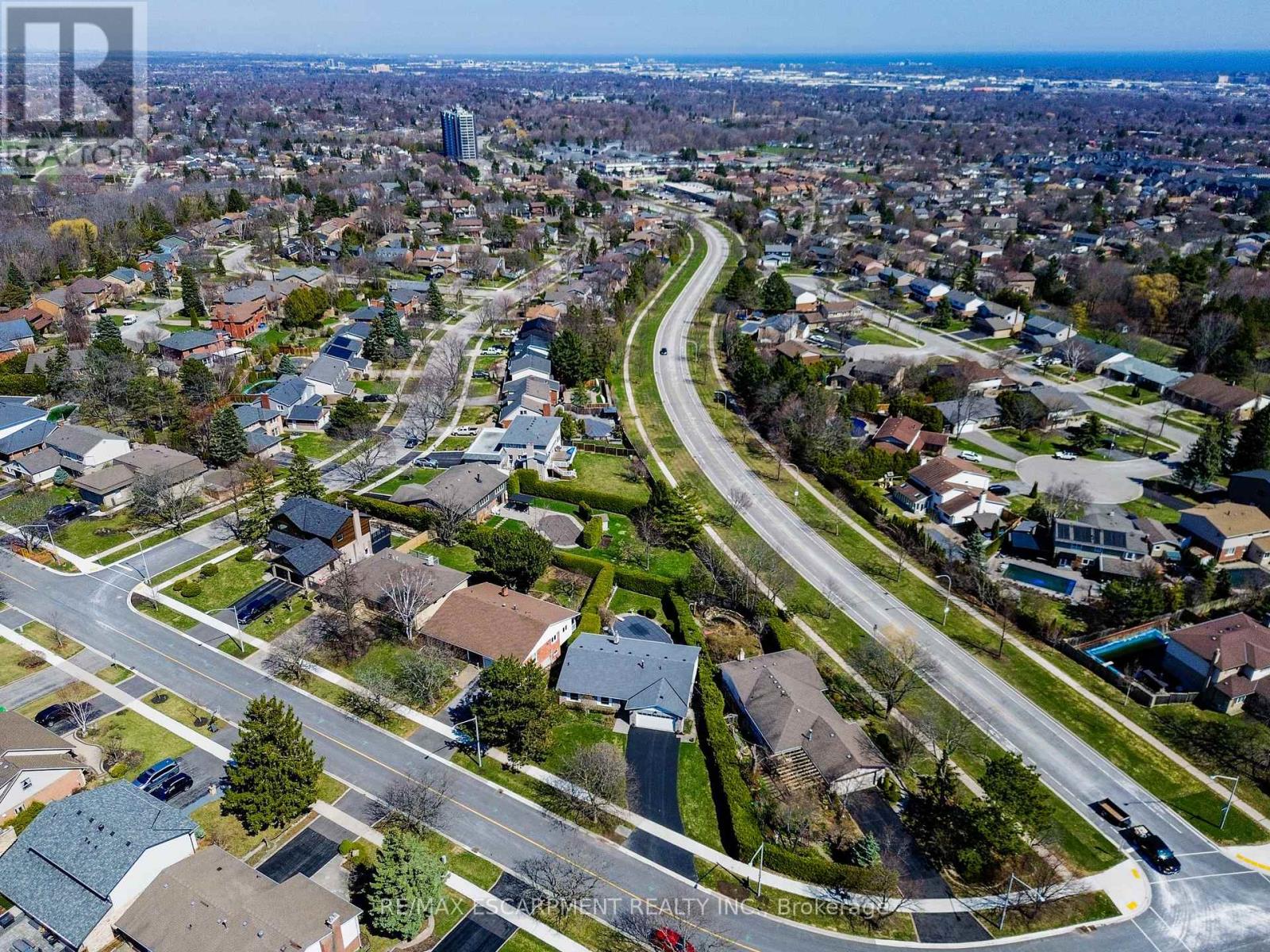 1233 Havendale Boulevard, Burlington, Ontario  L7P 3S1 - Photo 5 - W12990524