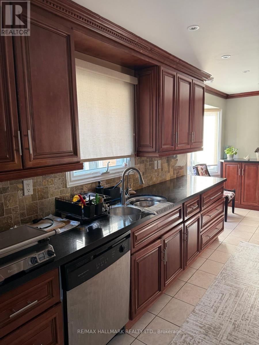 Main Floor - 2793 Quill Crescent, Mississauga, Ontario  L5N 2G8 - Photo 5 - W12990534