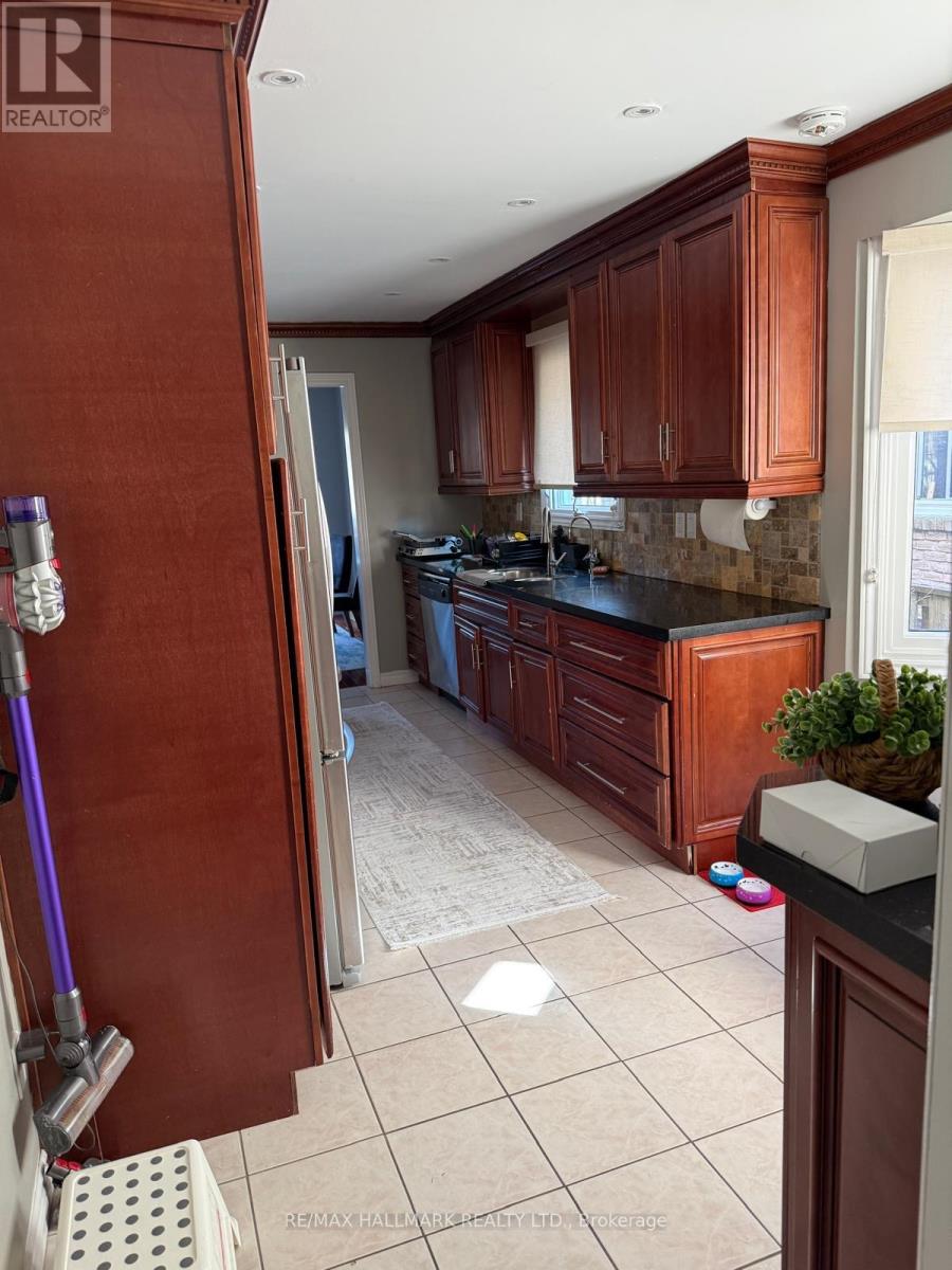 Main Floor - 2793 Quill Crescent, Mississauga, Ontario  L5N 2G8 - Photo 7 - W12990534