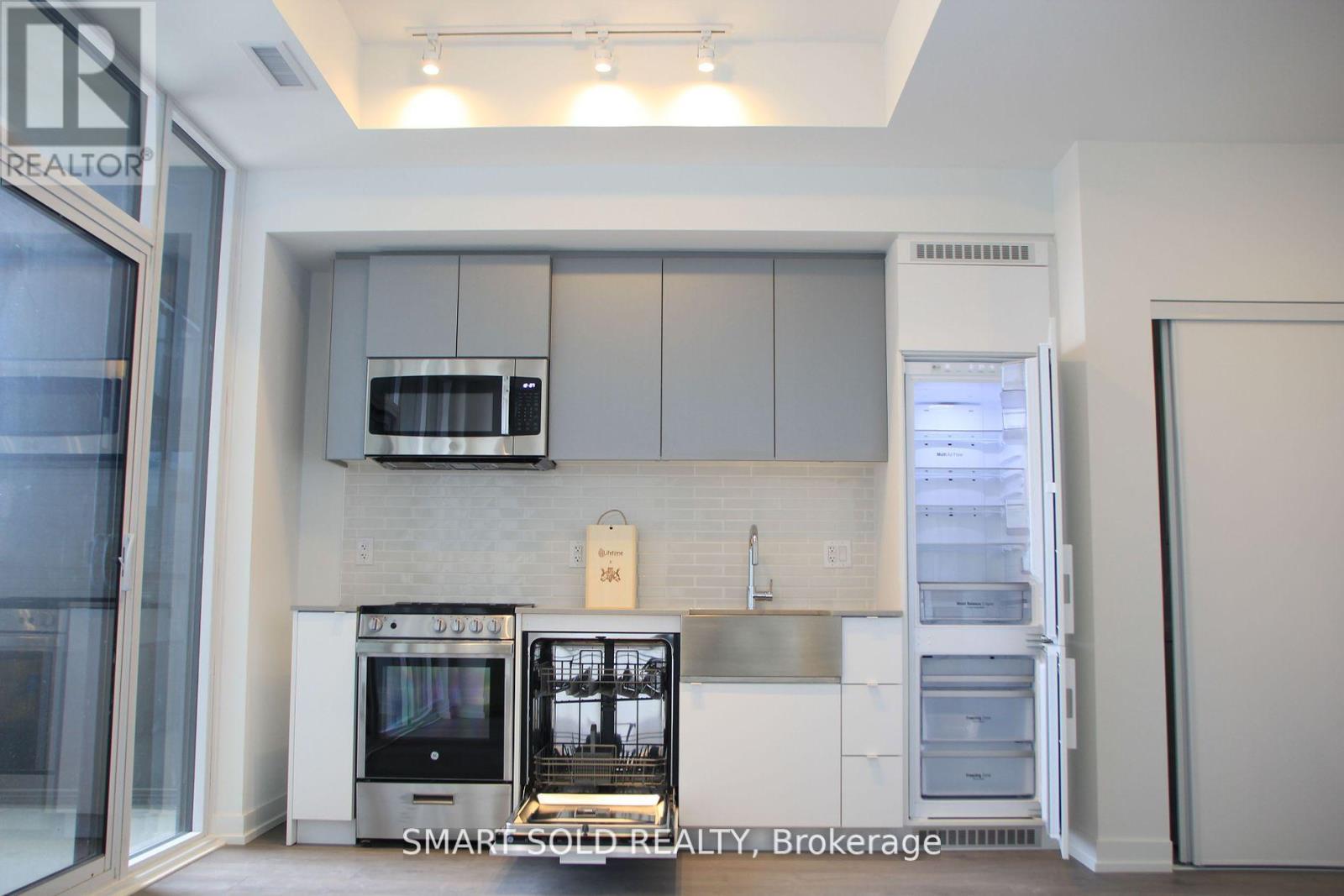 502 - 270 Dufferin Street, Toronto, Ontario  M6K 0H8 - Photo 2 - W12990540