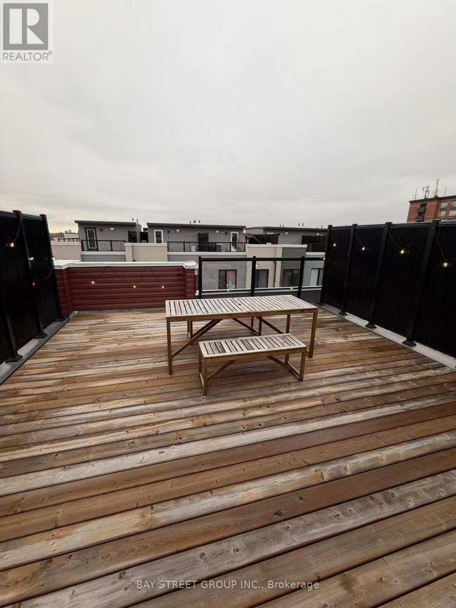 4 - 3421 Ridgeway Dr Drive, Mississauga, Ontario  L5L 0C1 - Photo 10 - W12990550